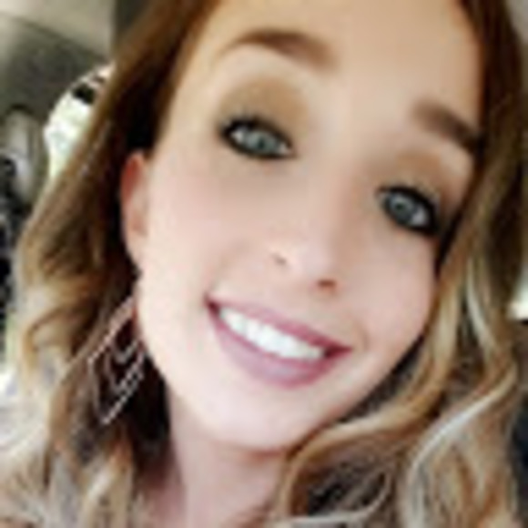 Meet your Posher, Nicole - Picture 1 of 1